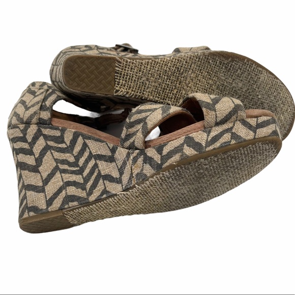 Toms Peep Toe Wedge Sandals Print Gray Cream 7.5 - Picture 8 of 11